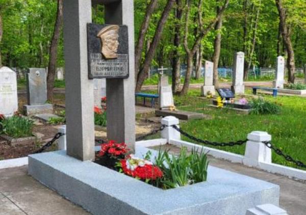 Сотрудники ПАО «Нептун» провели работы по благоустройству памятника Герою Советского Союза И.А. Бурмистрову